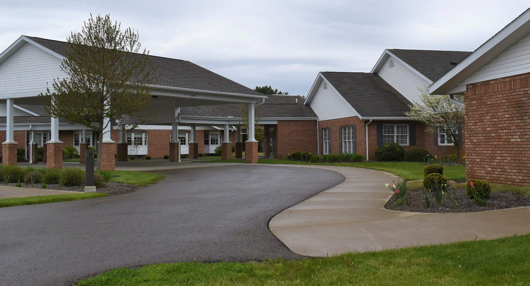 Walnut Hills Healthcare » Living & Care Options » Walnut Hills