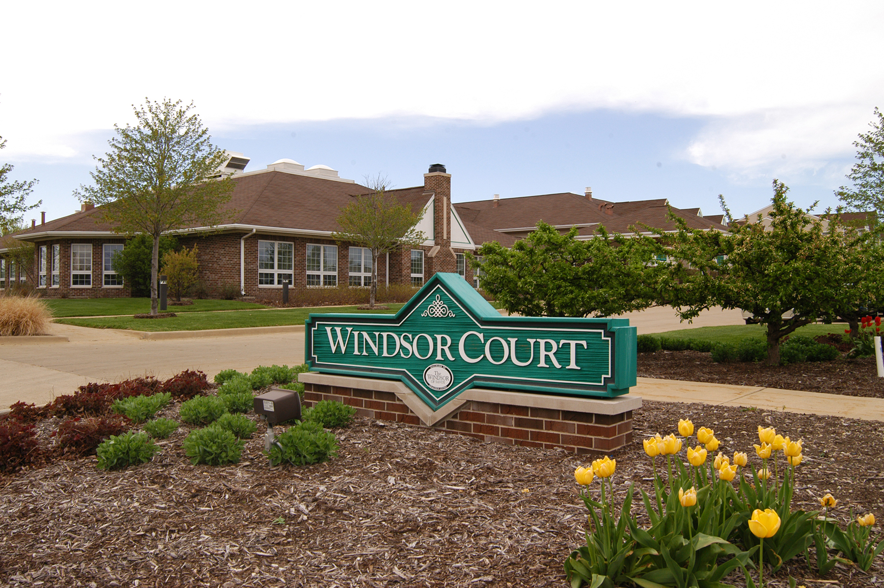 Bootstrap via serper_images (https://www.greencroft.org/windsorofsavoy/living-care-options/option/windsor-of-savoy-assisted-living)